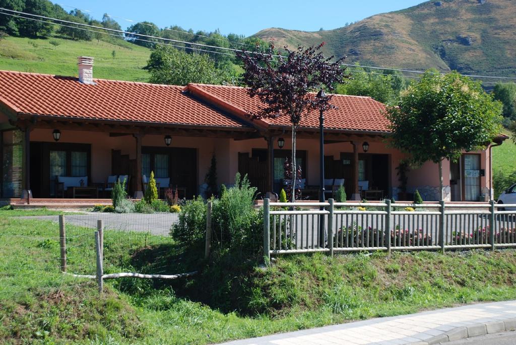 Apartamentos El Pedrayu Onis Exterior photo